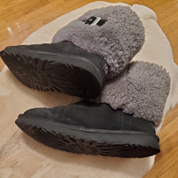 Ugg Australia Ellee Sheepskin Boots WMS 7 - Picture 3 of 5